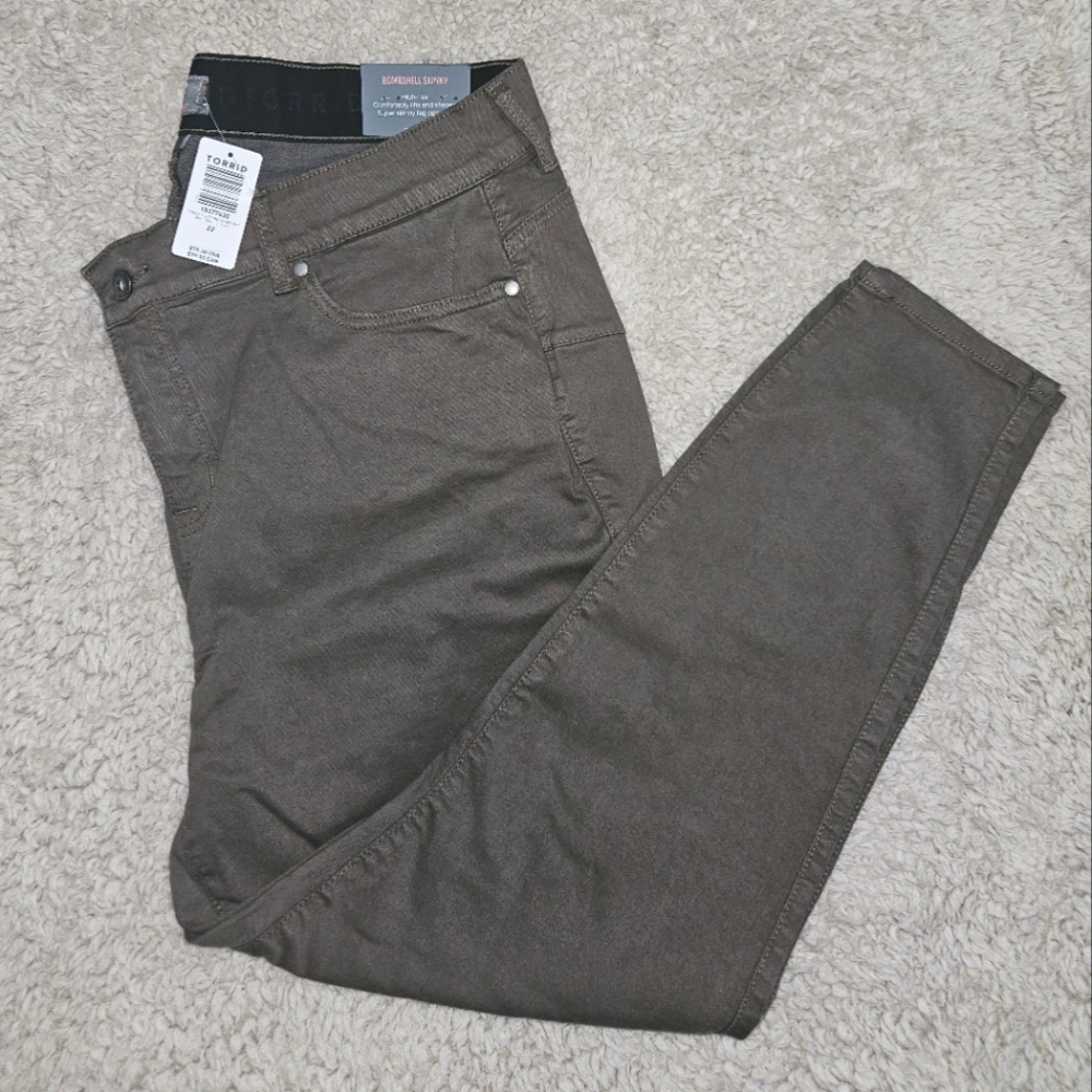 NWT Torrid Bombshell Skinny Super Soft High Rise Jeans, Beech